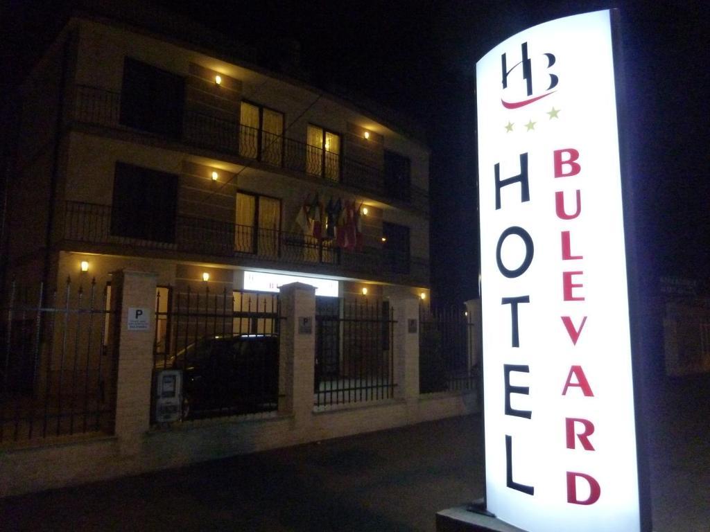 Hotel Bulevard Oradea Luaran gambar
