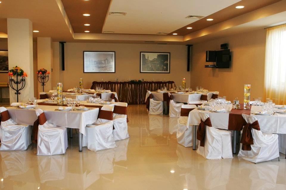 Hotel Bulevard Oradea Luaran gambar